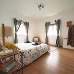 Gundi House Hostal Ericeira